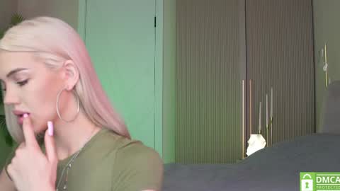 Snapshot of milabunny_ chatting on May 29, 10:13 am Mila and u can call me sweet bunny online show from May 29, 10:13 am