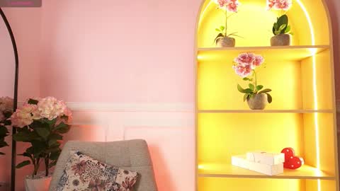 milacrave online show from March 6, 11:39 am