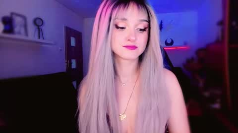 Snapshot of miladyjolie chatting on May 9, 7:24 am MiladyJolie online show from May 9, 7:24 am