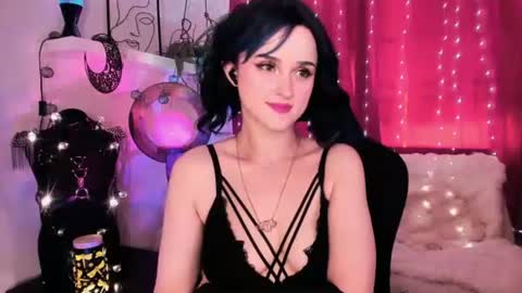 Snapshot of miladyjolie chatting on June 30, 12:28 pm MiladyJolie online show from June 30, 12:28 pm