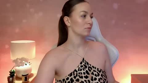 Snapshot of milafleur chatting on July 18, 3:05 pm Mila Fleur online show from July 18, 3:05 pm
