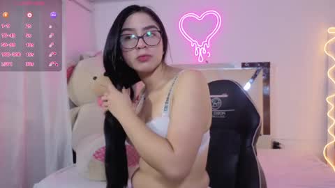 Snapshot of milah_tay chatting on June 6, 11:37 am milah_tay online show from June 6, 11:37 am