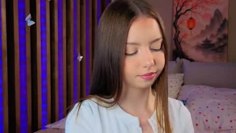 Snapshot of milaice chatting on June 6, 3:06 pm Mila online show from June 6, 3:06 pm