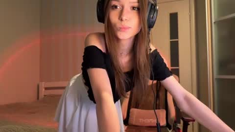 Snapshot of milamiuu chatting on July 9, 5:06 pm milamiuu online show from July 9, 5:06 pm