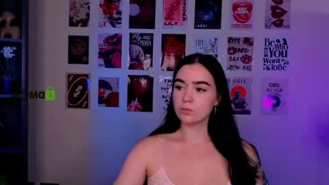 Snapshot of milamiuuu chatting on July 21, 7:16 pm milamiuuu online show from July 21, 7:16 pm