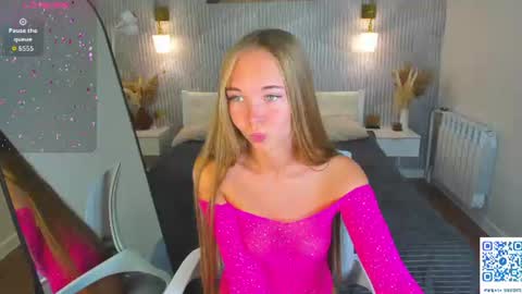 Snapshot of milana_sorrento chatting on June 22, 3:25 am Milana online show from June 22, 3:25 am