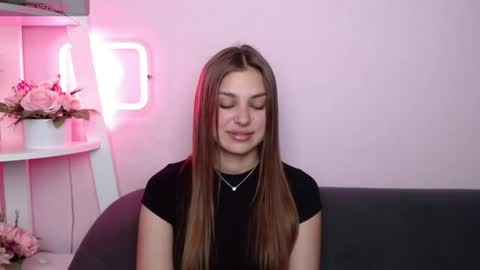 Snapshot of milanaangelas chatting on June 22, 7:44 pm milanaangelas online show from June 22, 7:44 pm
