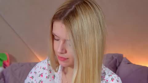 MilanaBalmain online show from February 4, 4:13 pm