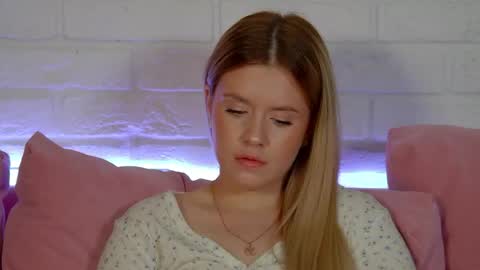 MilanaBalmain online show from April 15, 7:58 pm