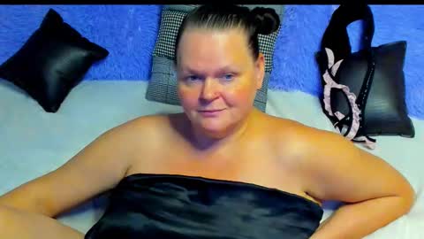 Snapshot of milanabiegert chatting on November 15, 1:51 pm Lana online show from November 15, 1:51 pm