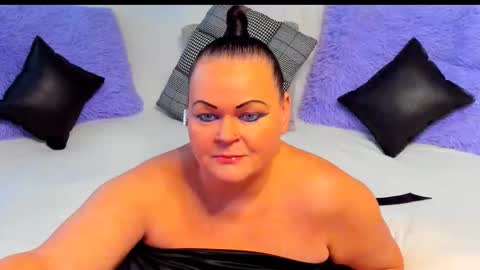 Snapshot of milanabiegert chatting on November 30, 7:45 am Lana online show from November 30, 7:45 am