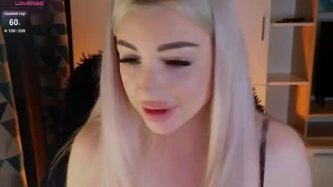 Lana online show from April 8, 8:42 pm