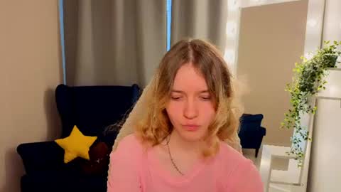 Snapshot of milanarayy chatting on June 17, 5:54 am Milaray online show from June 17, 5:54 am