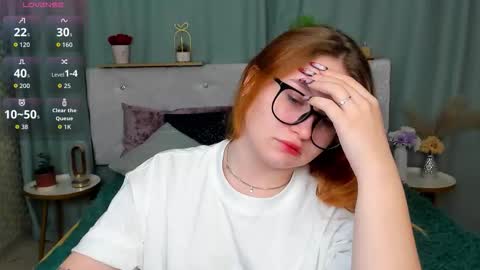 Snapshot of milanaxhoney chatting on February 4, 1:33 am milanaxhoney online show from February 4, 1:33 am