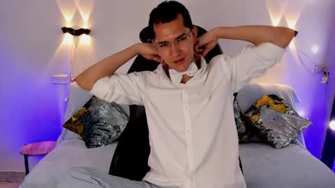 milandavid1 online show from March 30, 6:31 pm