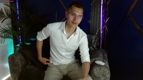 milandavid1 online show from April 6, 5:36 pm