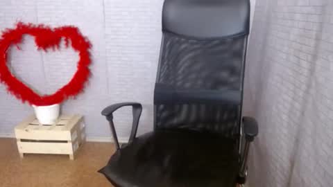 milaniyalove online show from September 15, 6:24 am