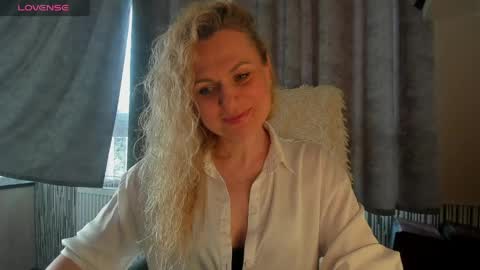 Snapshot of milanna_x chatting on May 13, 4:04 pm milanna_x online show from May 13, 4:04 pm
