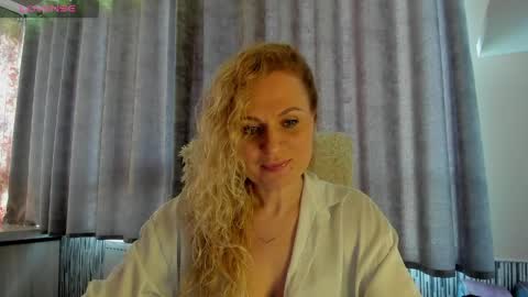 Snapshot of milanna_x chatting on May 20, 12:33 pm milanna_x online show from May 20, 12:33 pm