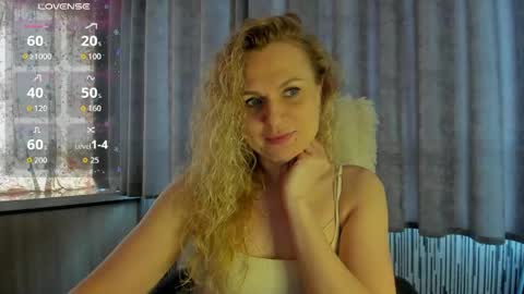 Snapshot of milanna_x chatting on May 28, 3:20 pm milanna_x online show from May 28, 3:20 pm