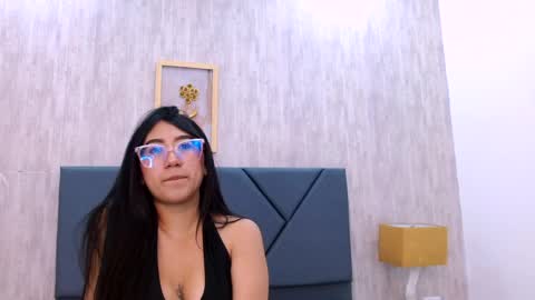 Snapshot of milarosee_ chatting on May 21, 11:50 am Mila Rose online show from May 21, 11:50 am