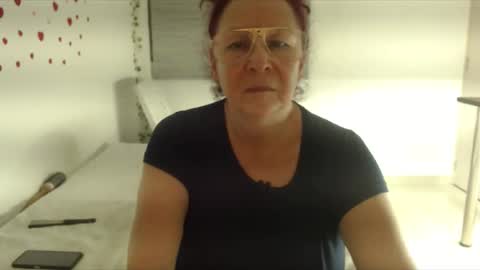 Snapshot of milchanell chatting on June 20, 5:43 am milchanell online show from June 20, 5:43 am