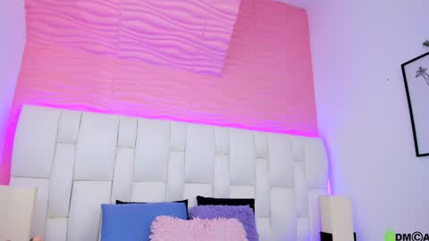 Snapshot of mile_loucrath chatting on February 4, 8:17 pm mile_loucrath online show from February 4, 8:17 pm