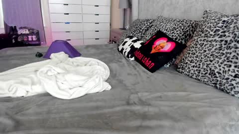 Snapshot of mileenakane chatting on December 5, 7:17 pm ALL MY LINKS - online show from December 5, 7:17 pm