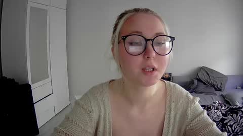 Snapshot of milena391630 chatting on April 20, 12:52 pm Milena new nonude shy blonde natural online show from April 20, 12:52 pm