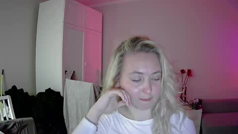 Snapshot of milena391630 chatting on April 28, 11:54 pm Milena new nonude shy blonde natural online show from April 28, 11:54 pm
