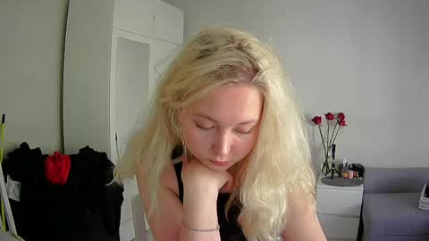 Snapshot of milena391630 chatting on April 29, 1:26 pm Milena new nonude shy blonde natural online show from April 29, 1:26 pm