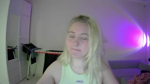 Snapshot of milena391630 chatting on April 30, 8:26 pm Milena new nonude shy blonde natural online show from April 30, 8:26 pm