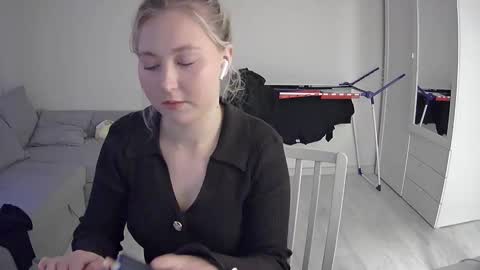 Snapshot of milena391630 chatting on May 9, 6:57 pm Milena new nonude shy blonde natural online show from May 9, 6:57 pm