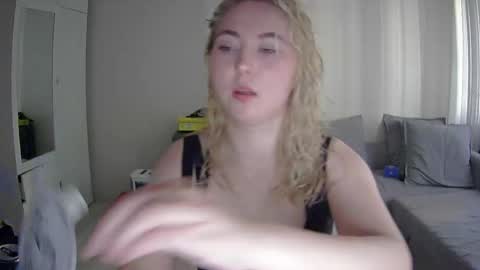Snapshot of milena391630 chatting on May 22, 5:18 pm Milena new nonude shy blonde natural online show from May 22, 5:18 pm