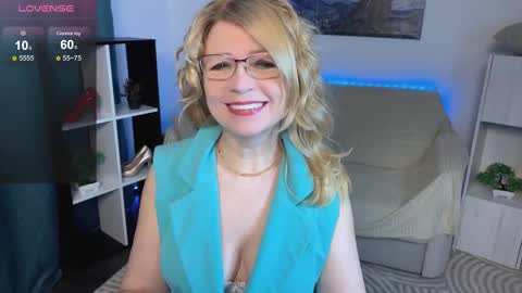 Snapshot of milena_whity chatting on March 6, 6:08 am Milena online show from March 6, 6:08 am