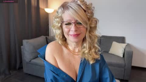 Snapshot of milena_whity chatting on February 17, 5:48 am Milena online show from February 17, 5:48 am