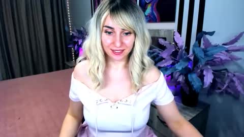 MilenaDaisy online show from March 31, 2:50 pm