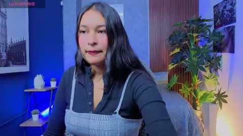 Snapshot of milenka_5 chatting on May 9, 8:36 pm Milenka online show from May 9, 8:36 pm