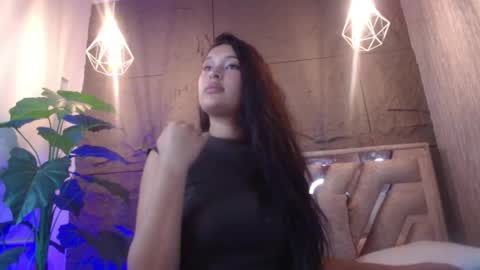 Snapshot of milenka_5 chatting on May 13, 5:43 pm Milenka online show from May 13, 5:43 pm