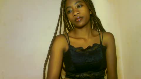 Snapshot of milennah chatting on June 9, 8:15 am milennah online show from June 9, 8:15 am