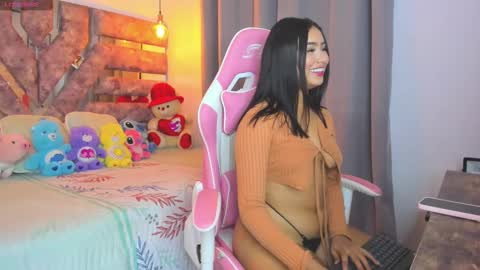 Snapshot of mileonis_13 chatting on January 25, 8:21 am mileonis 13 online show from January 25, 8:21 am