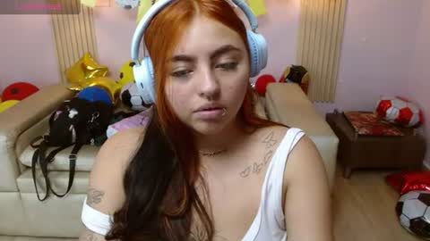 Snapshot of miley_clarck chatting on July 10, 7:27 pm Miley online show from July 10, 7:27 pm