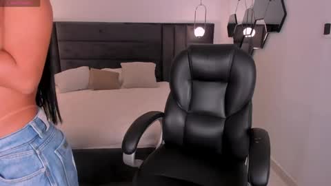 Miley Cruz  IG miley model23 online show from April 17, 7:28 pm