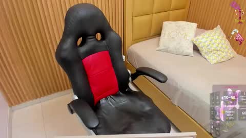 Snapshot of mileyjoas chatting on October 17, 8:11 pm MILEY online show from October 17, 8:11 pm