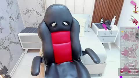 MILEY online show from April 17, 8:01 pm