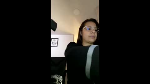 Snapshot of milf__pretty chatting on May 30, 1:41 pm Melissa online show from May 30, 1:41 pm