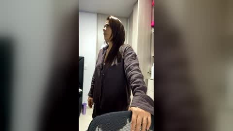 Snapshot of milf__pretty chatting on May 31, 7:37 pm Melissa online show from May 31, 7:37 pm