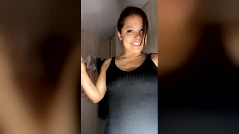 Snapshot of milf__pretty chatting on June 1, 1:35 pm Melissa online show from June 1, 1:35 pm