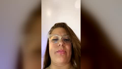 Snapshot of milf__pretty chatting on June 26, 1:43 am Melissa online show from June 26, 1:43 am