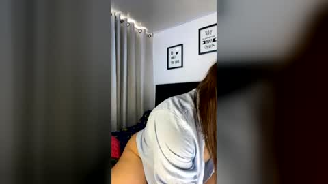 Snapshot of milf__pretty chatting on July 21, 1:46 pm Melissa online show from July 21, 1:46 pm